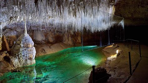 La Grotte de Cristal : Un Joyau Caché dans les Profondeurs Terrestres !