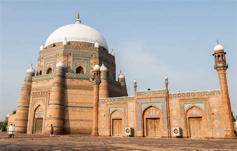  Le Tombeau de Shah Rukn-e-Alam: Une Splendeur Architectural à Découvrir à Multan!