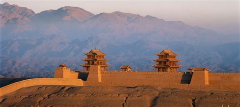 La Grande Muraille de Jiayuguan, une forteresse imposante face aux sables du désert !