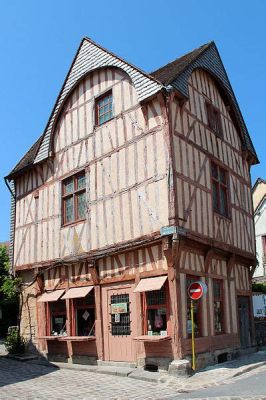 La Maison des Trois Pignons: Un joyau architectural à Nancy, en Lorraine !