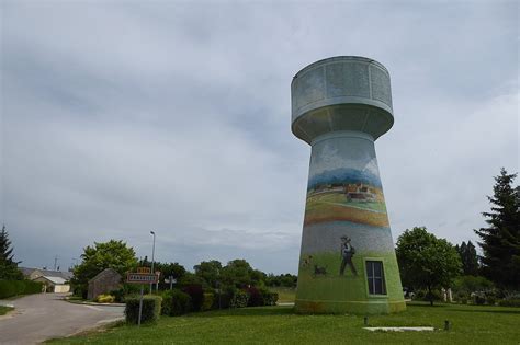 Le Château d'Eau de Quelaines : Une Oasis Spirituelle en Désert Urbain !