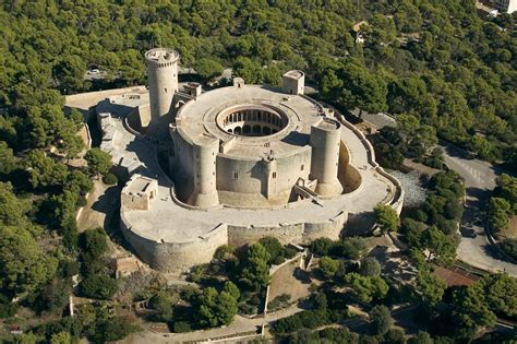  Le Château de Bellver: Un Joyau Historique aux Abords de Palma