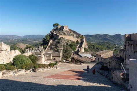 Le Château de Xàtiva: Un Vestige Médiéval Perdu dans les Nuages!