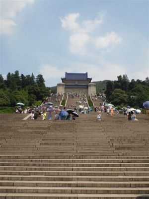 Le Mausolée de Sun Yat-sen: Un Monument à l'Histoire et à la Beauté Paysagère !