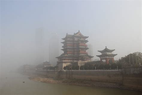 Le Pavillon du Prince Teng : Une Oasis de Poésie et de Mélancolie sur la Rivière Xiang !