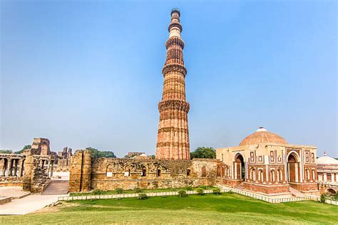 Le Qutub Minar: Une Tour Mystique aux Histoires Fascinantes !