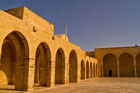  Le Temple de la Grande Éternité : Un joyau architectural fascinant et paisible !