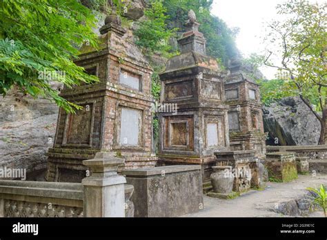 Le Tombeau de Trinh Ong Sang : Un Monument Inoubliable au Coeur Vibrant de Lang Son