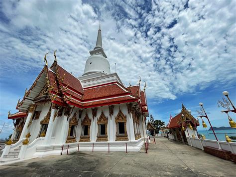 Le Wat Khao Suwan Khwao : Un Temple Perché et Une Vue Impressionnante sur la Ville de Guangzhou !