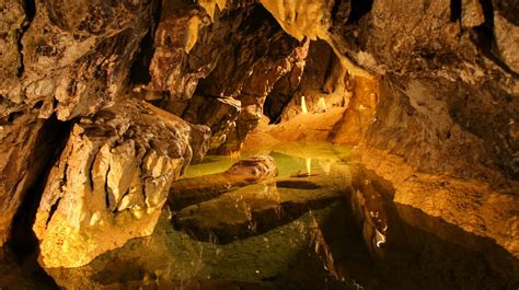  Les Grottes de Xianyou: Un labyrinthe souterrain à explorer absolument !