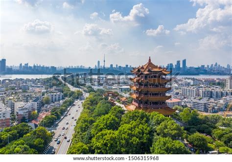  Le Temple de la Mer des Nuages : Un Sanctuaire Spirituel et une Vue Panoramique à Wuhan!